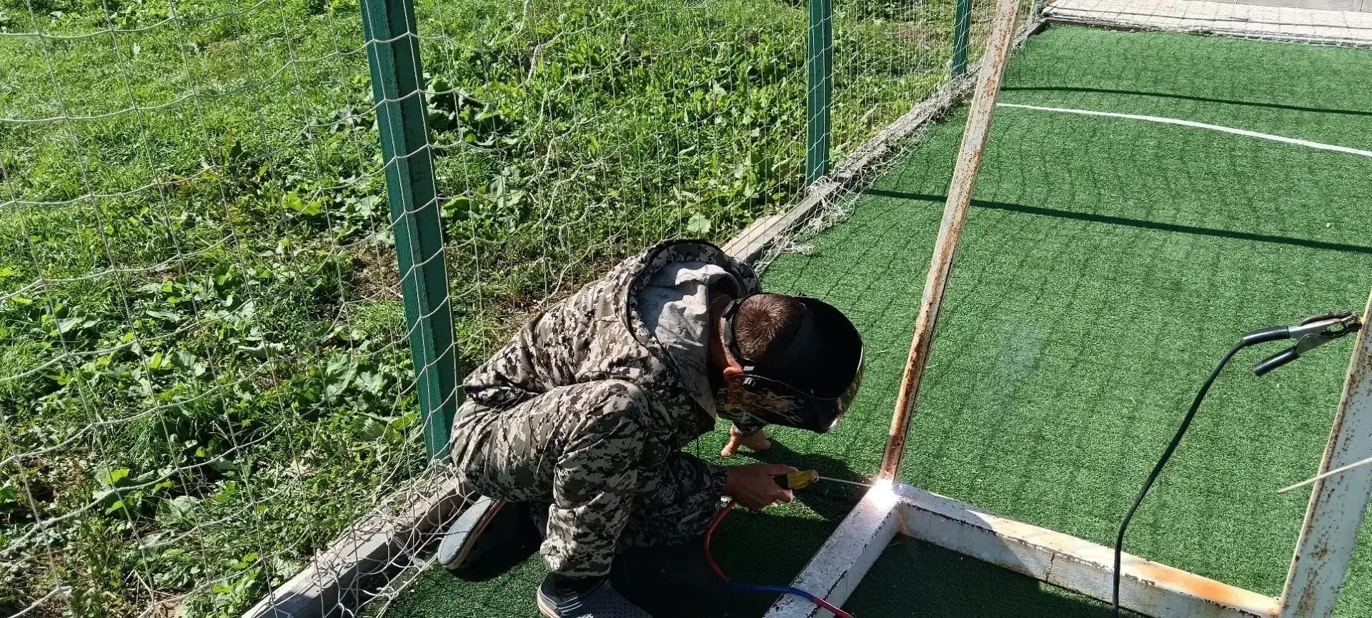 ⚽На спортивной площадке в селе Ракитное произведён ремонт футбольных ворот.