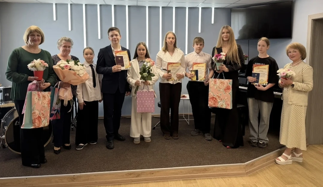 🎈Территория п. Новосафоновский завершила награждение  отличников  с отчетным концертом...