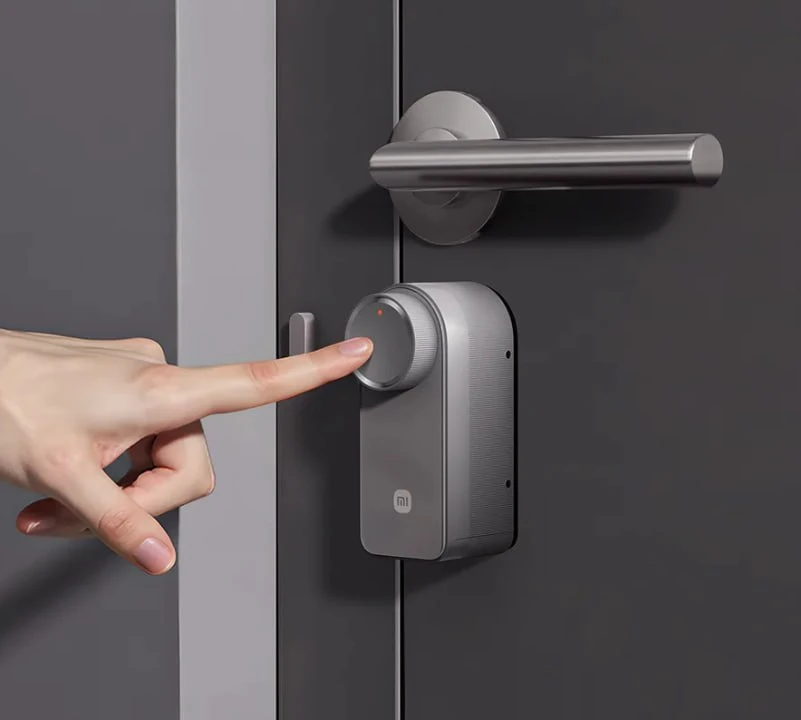 🔋 Xiaomi выпустила умный замок, который ставится поверх обычного