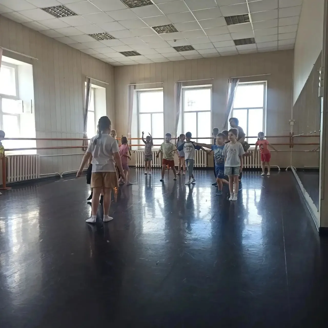 🌞 И снова понедельник! 🌞
🎉Сегодняшний день в лагере начался с бодрой зарядки, которую для всех ре
