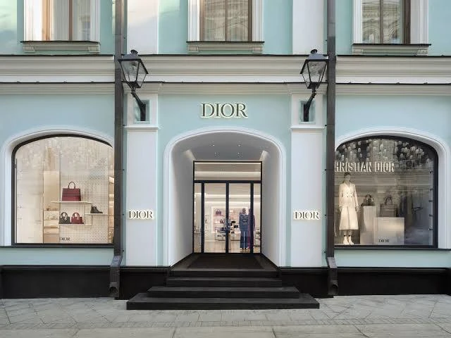Dior планирует возвращение в Россию ?)  Так пишет «Коммерсантъ» со ссылкой на финансовую отчетность 