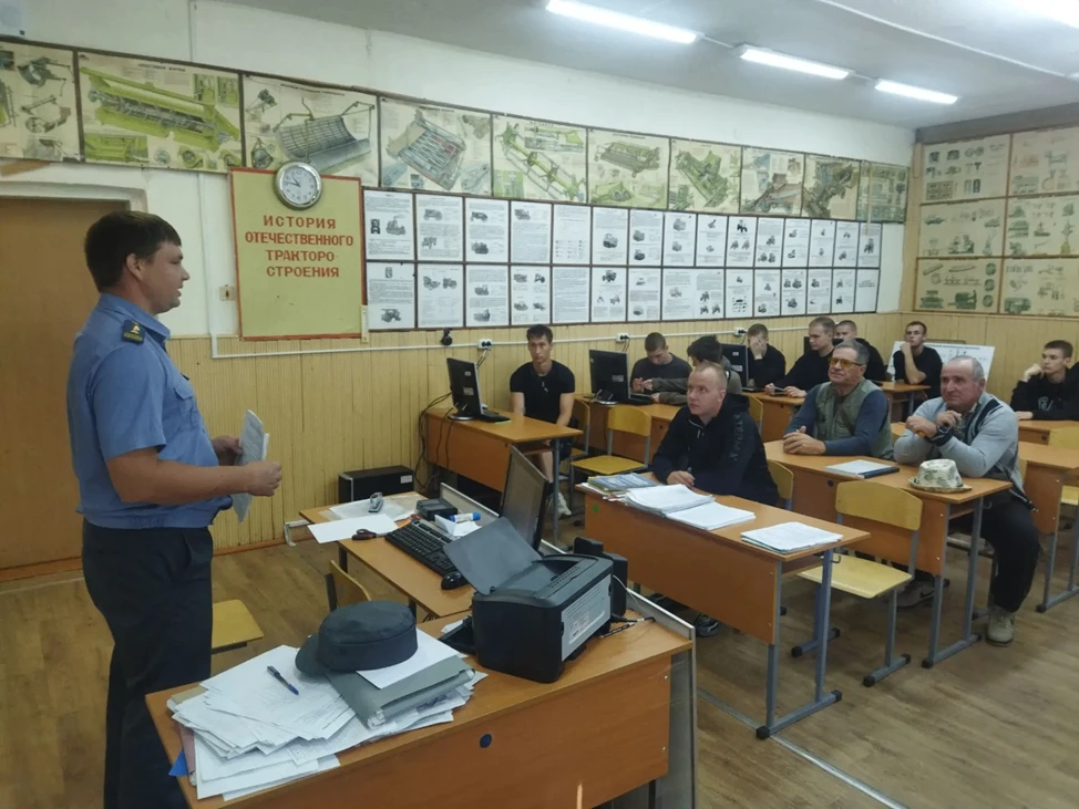 Начальник инспекции Гостехнадзора Санчурского района принял экзамен в Санчурском социально-экономиче
