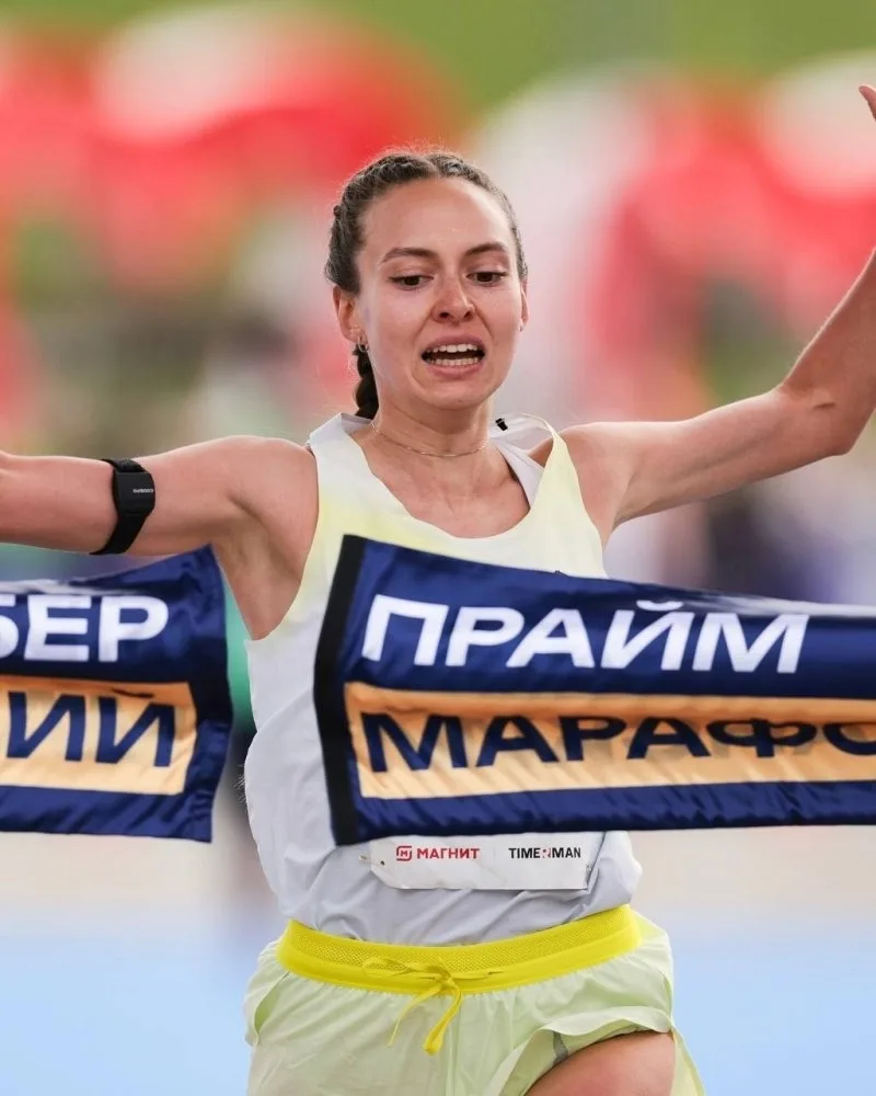 🥇 Югорчанка одержала победу в Казанском марафоне, пройдя 10-километровую дистанцию.  Лилия Мендаева 