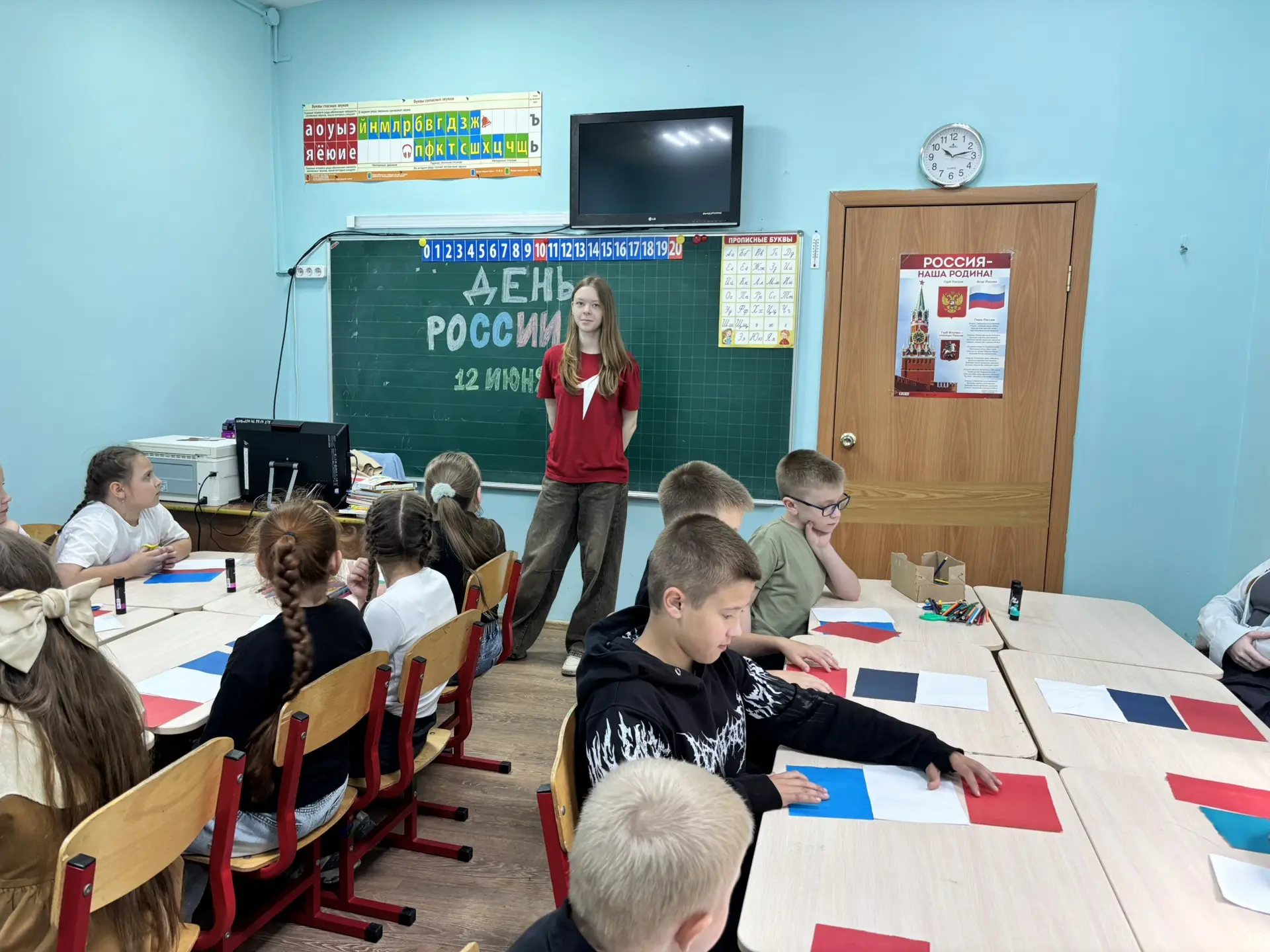 🇷🇺 Творим с любовью к Родине! Мастер-класс ко Дню России в «Смене Первых»!

Сегодня в нашем пришко
