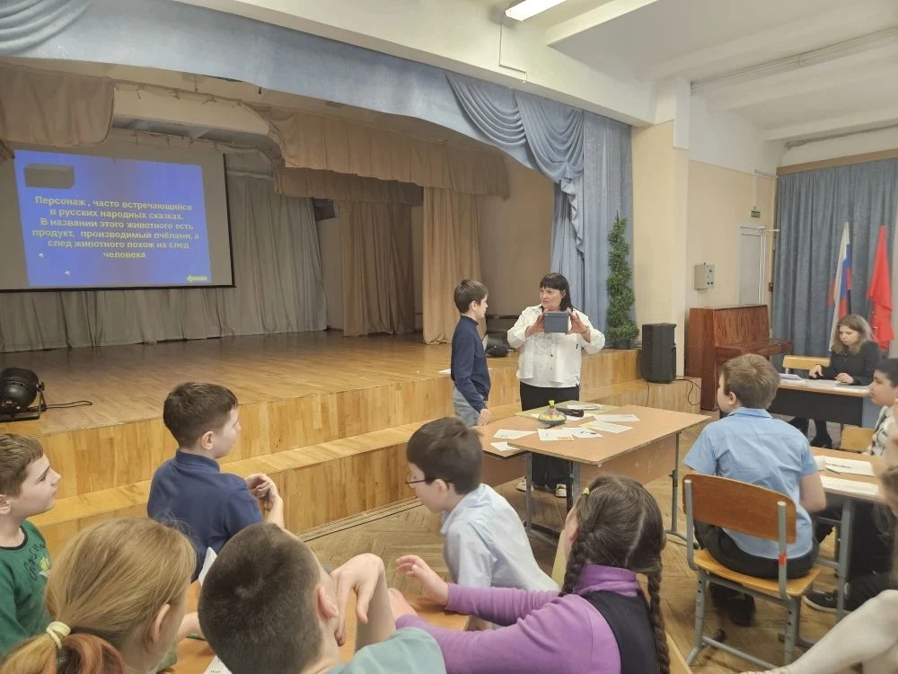 В один из дней весеннего месяца апреля в стране отмечали День русской  народной сказки. Этому событи