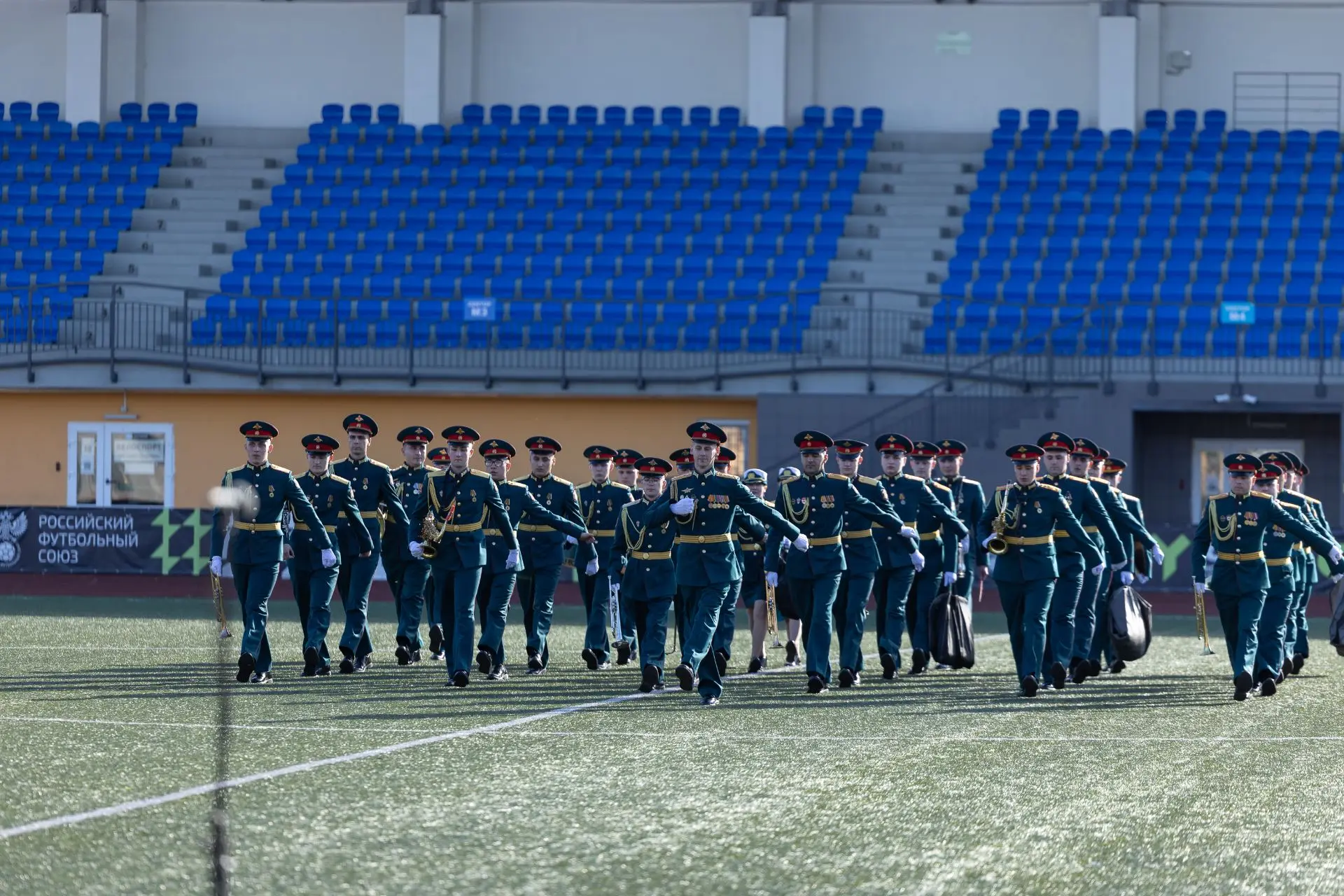 Мощь духовых инструментов: «Михайловский бастион» прошел в Пскове