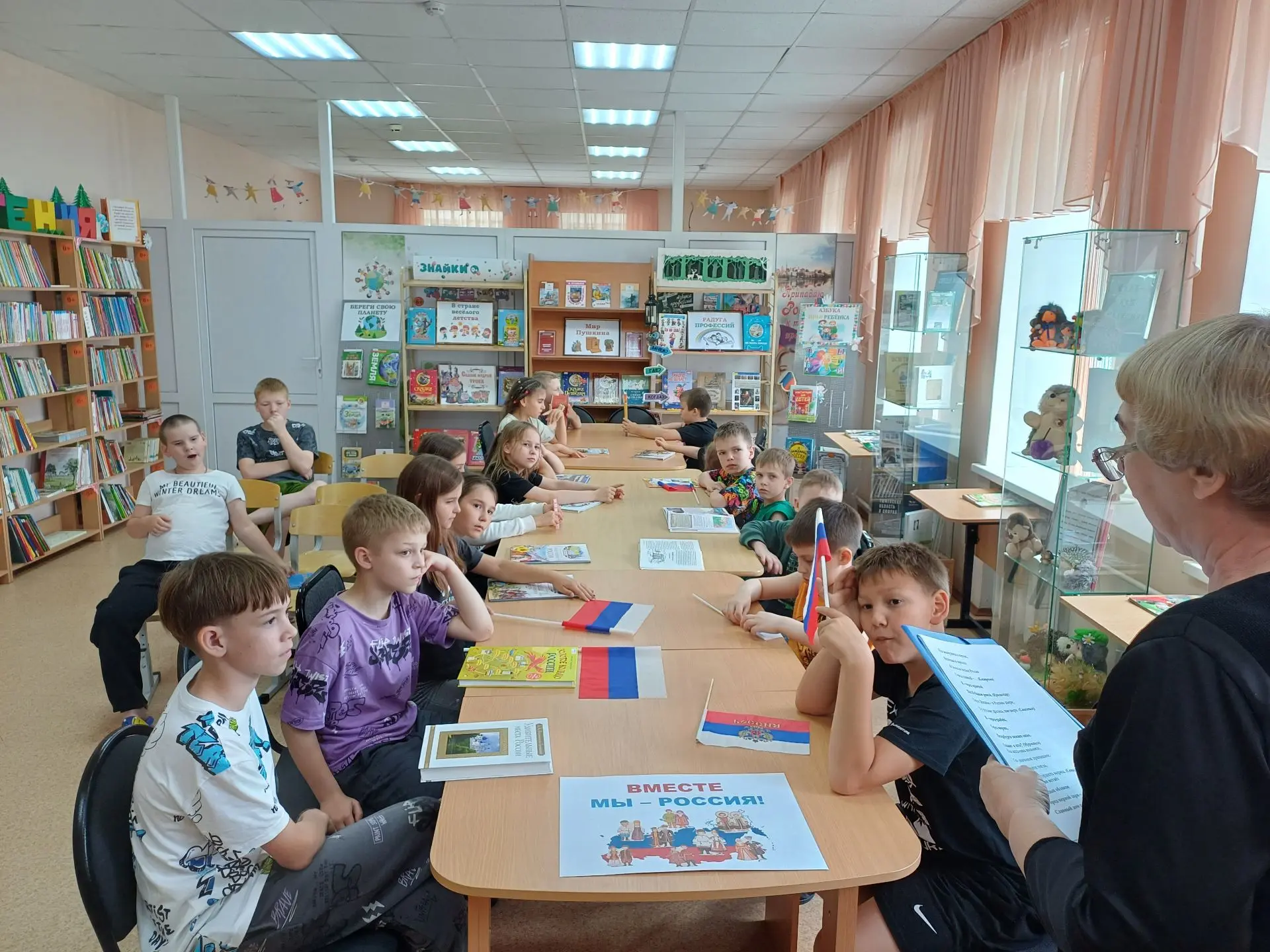 — В каком городе выпекаются знаменитые русские печатные пряники?
— В Туле!
 
— А где Родина Снегуроч