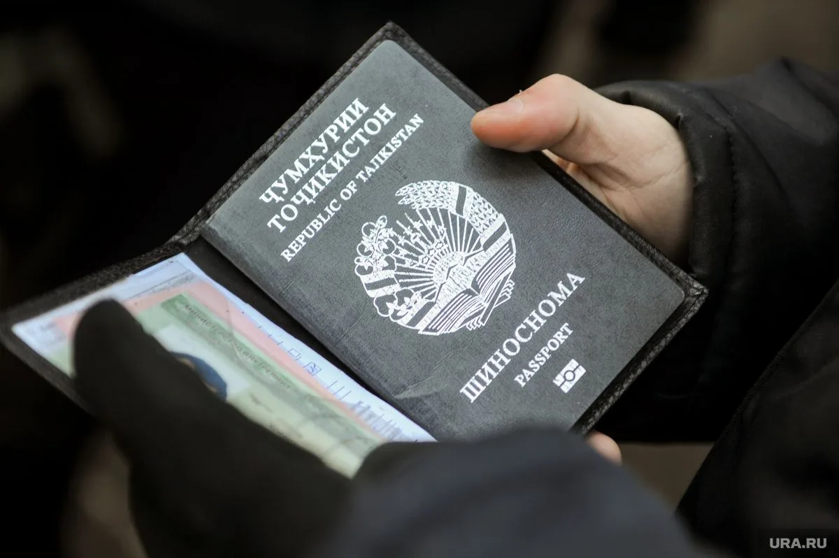 ⚡️Легализовала 3 тысячи мигрантов и осталось без приговора экс-полицейская из ХМАО  Суд ХМАО отменил