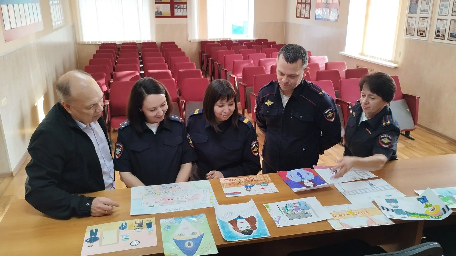 Транспортные полицейские Кургана вместе с общественниками определили победителей отборо...