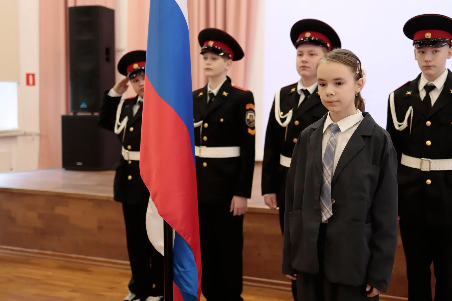 🇷🇺 Церемония поднятия флага Российской Федерации