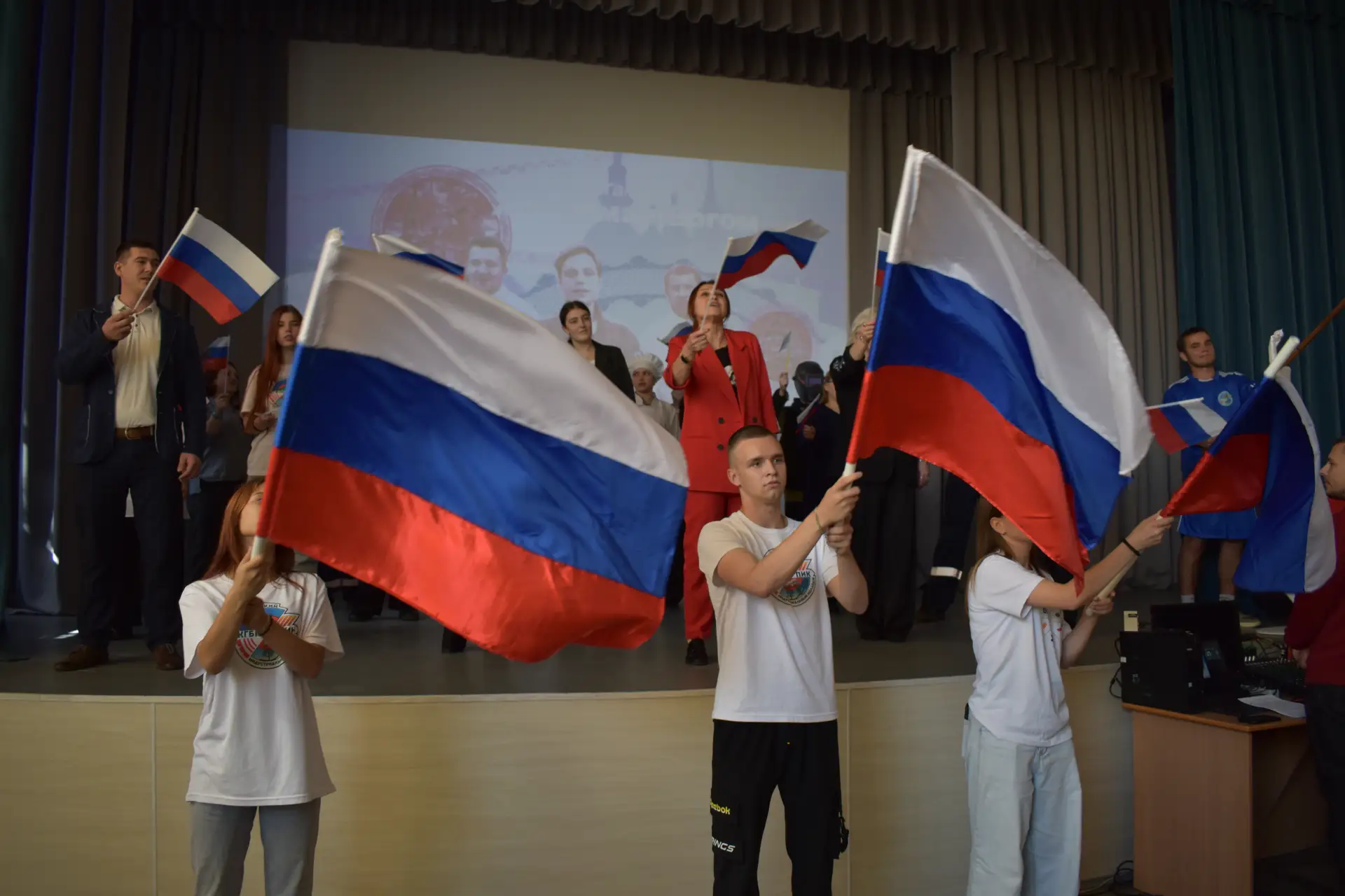 🇷🇺 Завтра 22 августа — День Государственного флага России! Присоединяйтесь к празднику!