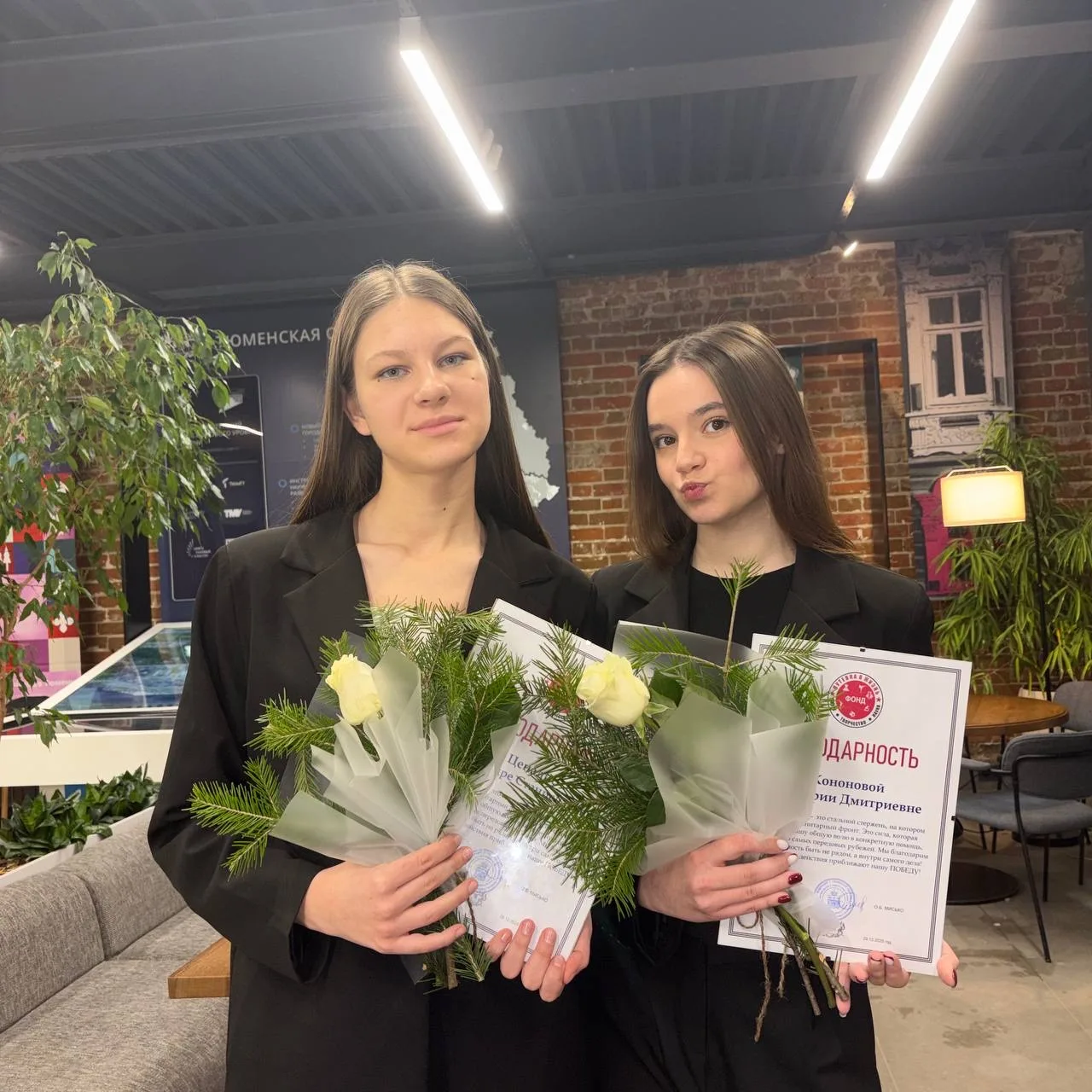 Слезы гордости! Наших девчонок наградили за помощь нашим бойцам!  Региональное фонд «Путевка в жизнь