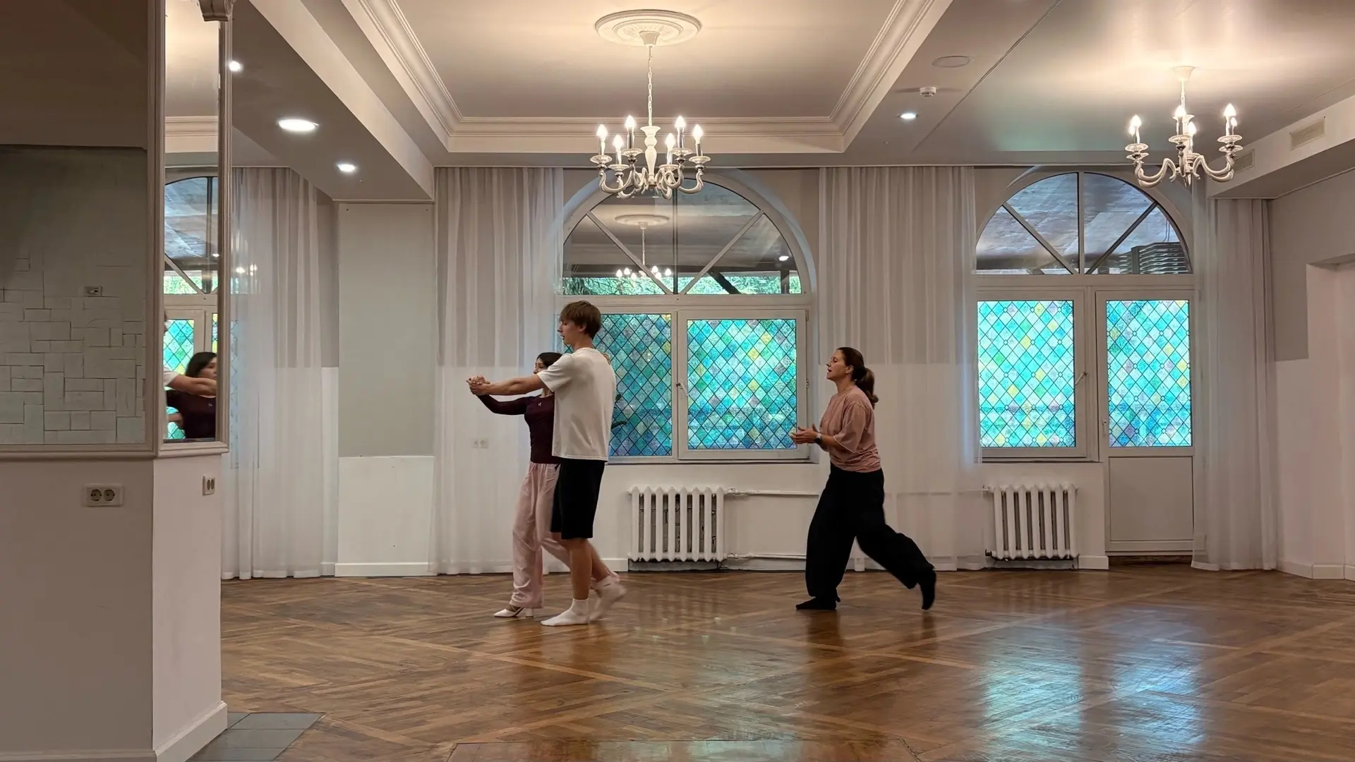 💃🕺Танцевать до победы: наши студенты готовятся покорять Всероссийский бал