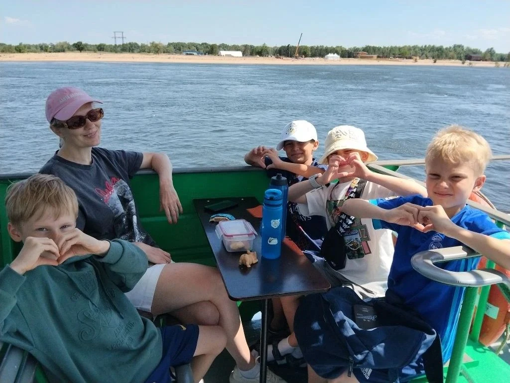 Невероятное путешествие 2 А            Репортаж с борта теплохода ⛴  22 мая 2 А класс вместо привычн
