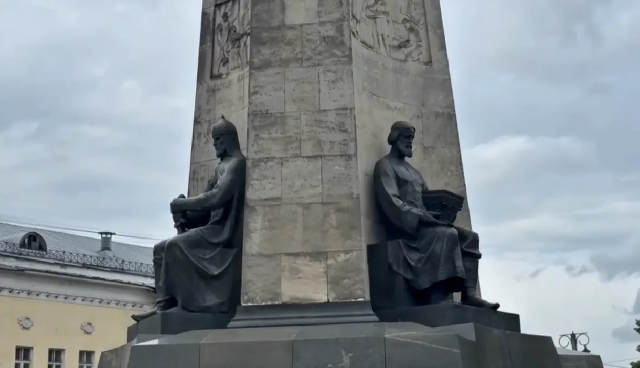 На Соборной площади начались работы по реставрации памятника 850‑летию города