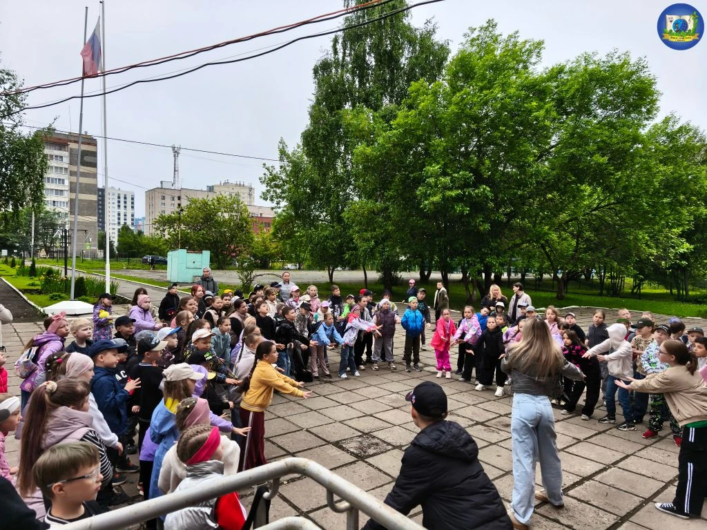 День пятый: «Мы — архитекторы»! ⚡️

🌞Утро началось с бодрой зарядки 🏃‍♂️💨 и вкусного завтрака 🍳,