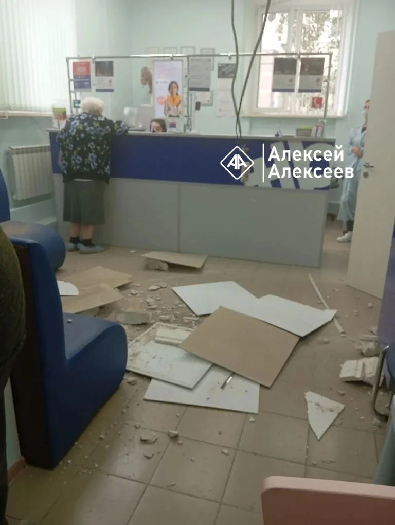 Рухнул потолок

Говорят, в одном из медицинских центров Дзержинска нынче рухнул потолок. 

Меня пора