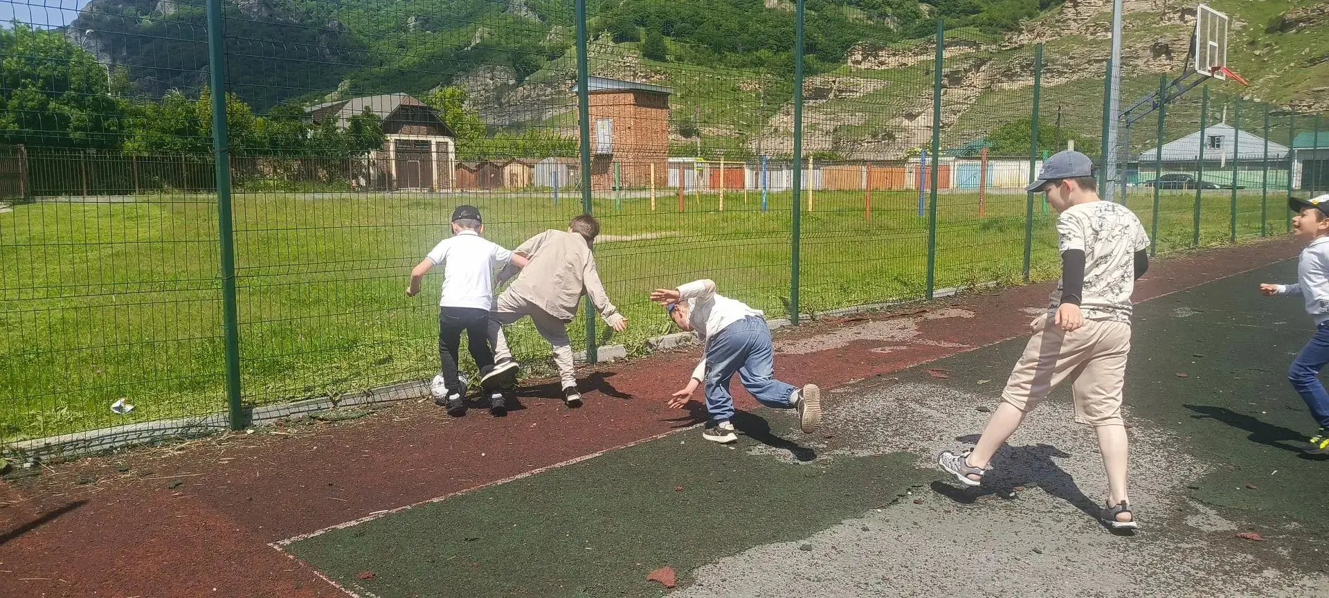 ⚽ День спорта и безопасности: 7-й день в лагере «Знатоки ПДД»! 🚦🏆

Сегодняшний день в нашем пришко