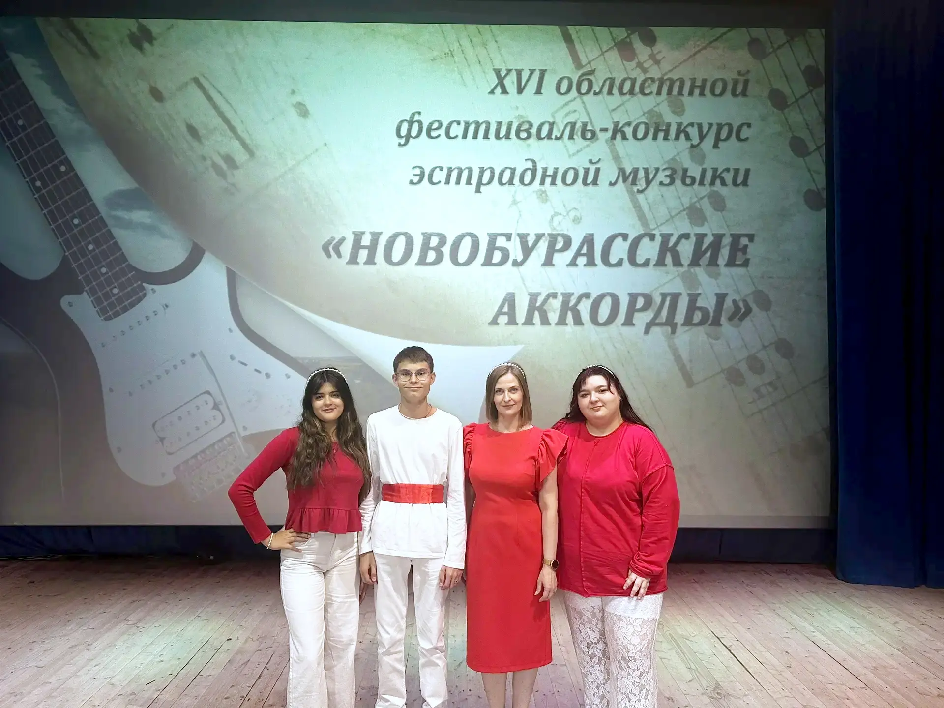 🎼 А участники "Народного коллектива" вокальной студии "Ультрамарин" (хормейстер Луиза Каляева) вчер