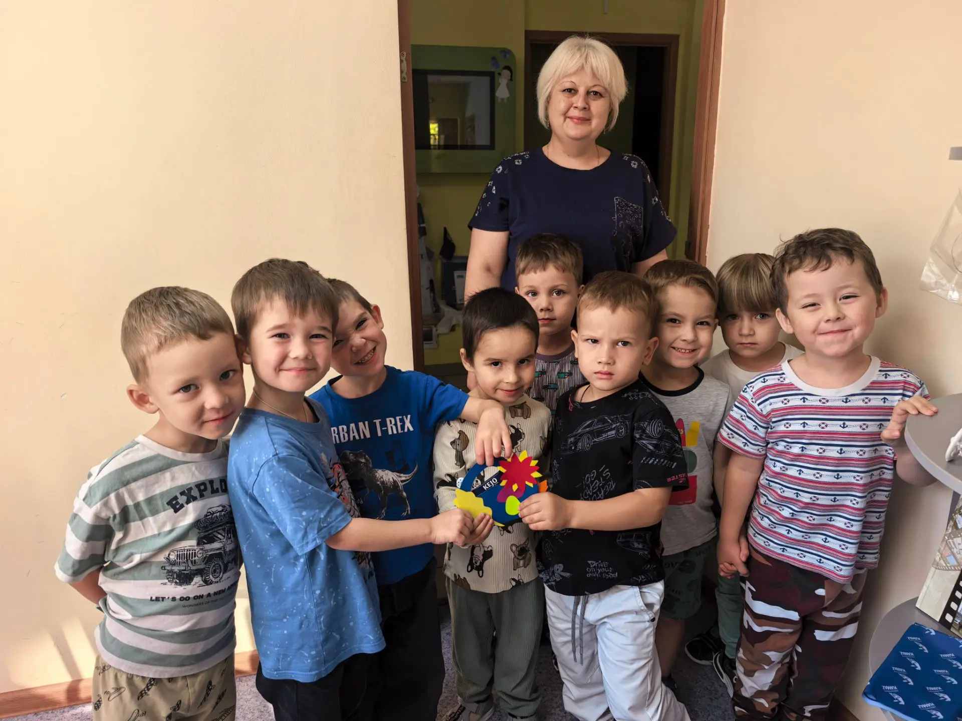 С днем дошкольного работника поздравили воспитанники группы № 5 и № 4 заведующую и стар...