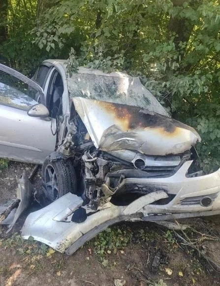 ⚡️В Смоленской области автомобиль с детьми съехал в кювет и врезался в дерево

Авария случилась на 5