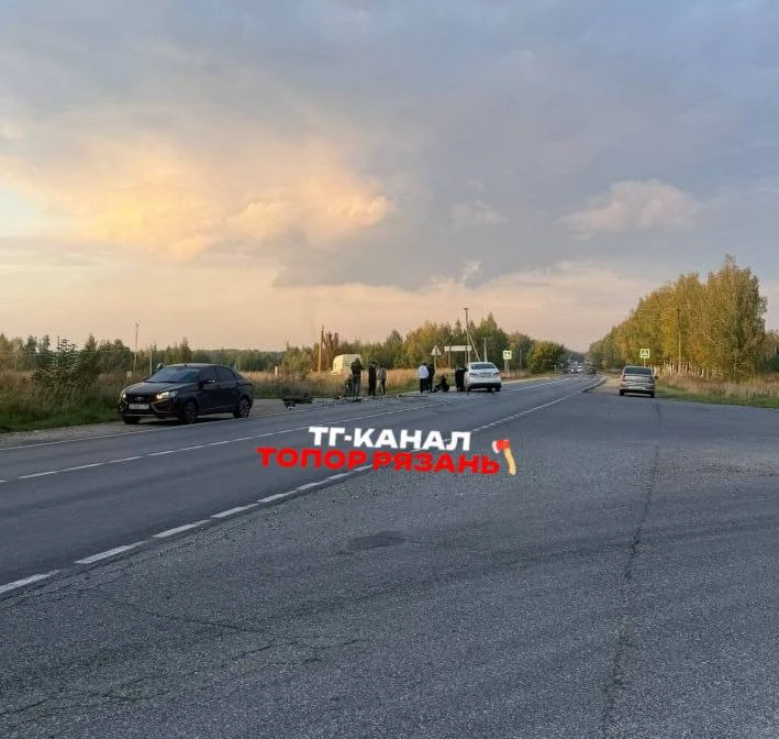 🚗 Автомобиль сильно разбило в аварии на трассе под Рязанью