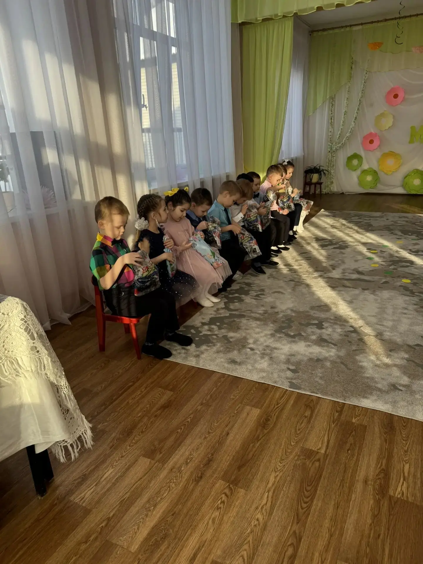 В Старшей группе состоялся утренник, посвященный Международному женскому дню 8 марта.