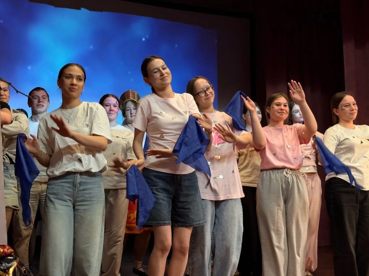 🎭 Визитки команд!