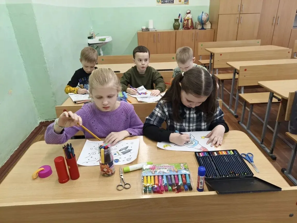 🚀 9 апреля ребята 2Д класса, 2 корпуса (классный руководитель Лазарева Н.П.) отметили 65‑летие перво