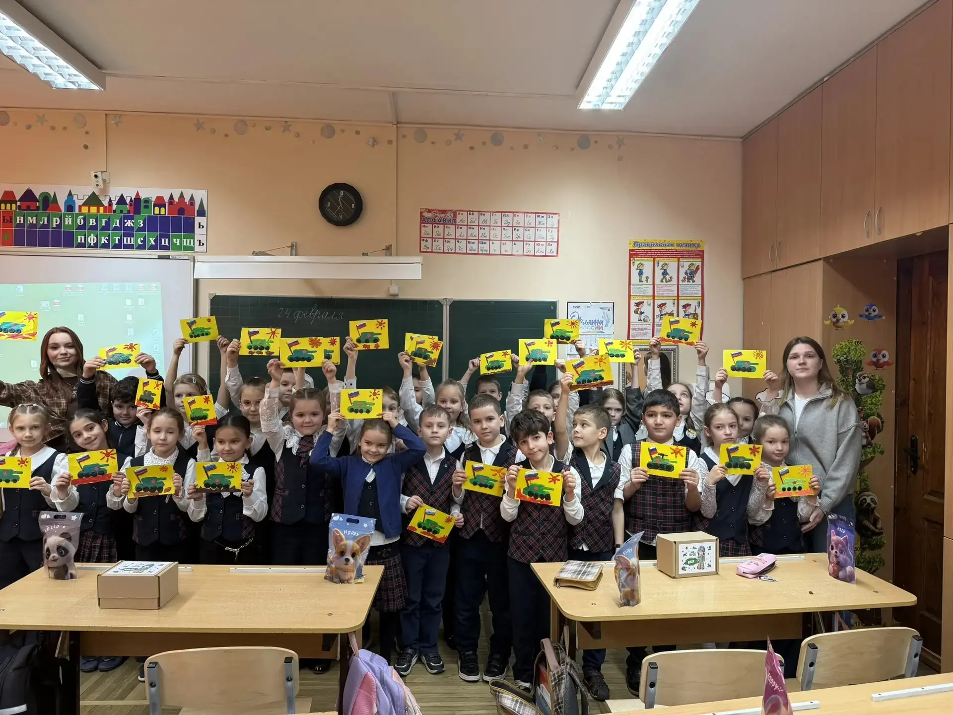 🎨✨ Наши руки не для скуки! Ученики 1 «Б» класса вместе с классным руководителем Еленой Владимировной