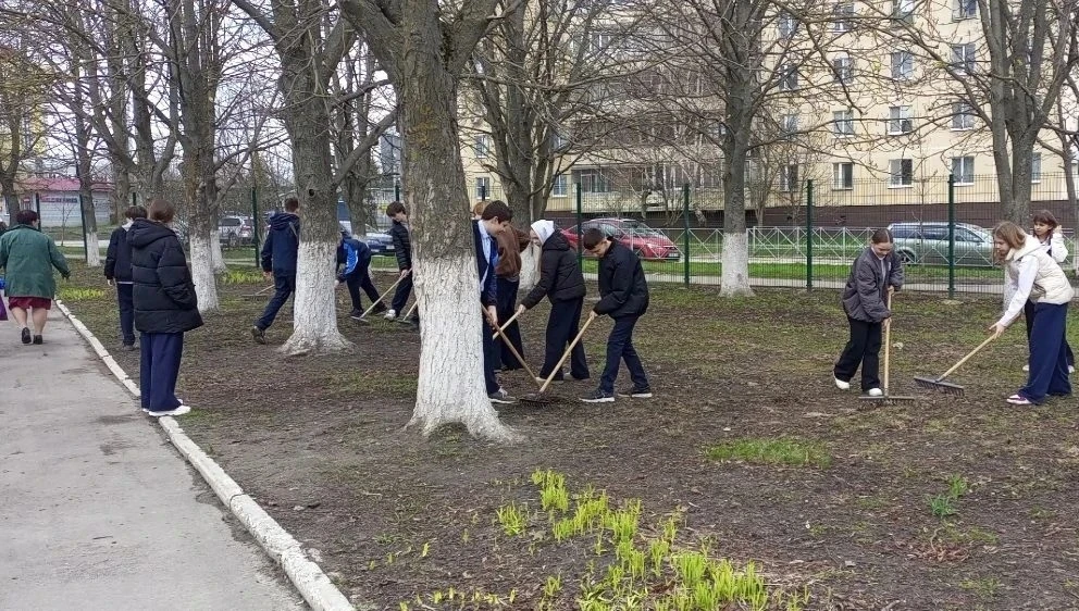 Апрель - время приводить дом в порядок! Вчера ученики и учителя лицея дружно, весело и с огоньком вы