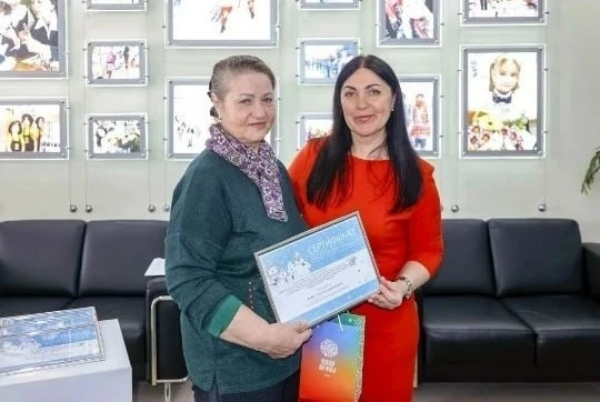 Жилищные сертификаты вручили ямальским ветеранам-северянам  Первыми федеральную выплату получили пят