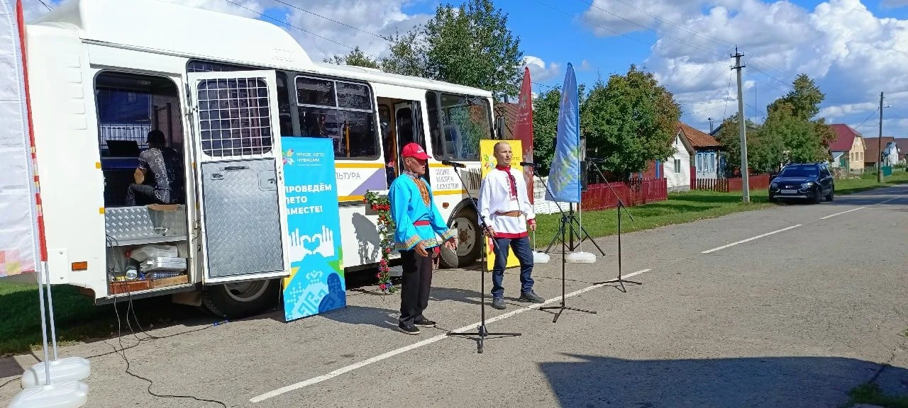 4 сентября мобильный клуб на колёсах порадовал жителей деревни Ильянкино яркой концертн...
