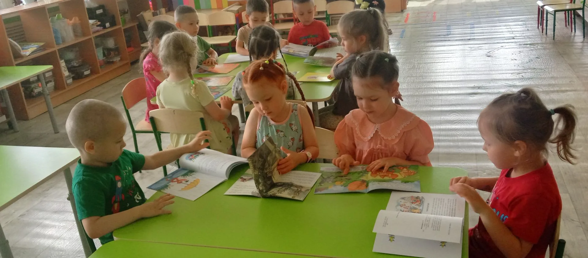 Бу атнада без әкиятләр иленә сәяхәт иттек. Башта әкиятләр белән таныштык, рәсемнәр ясад...