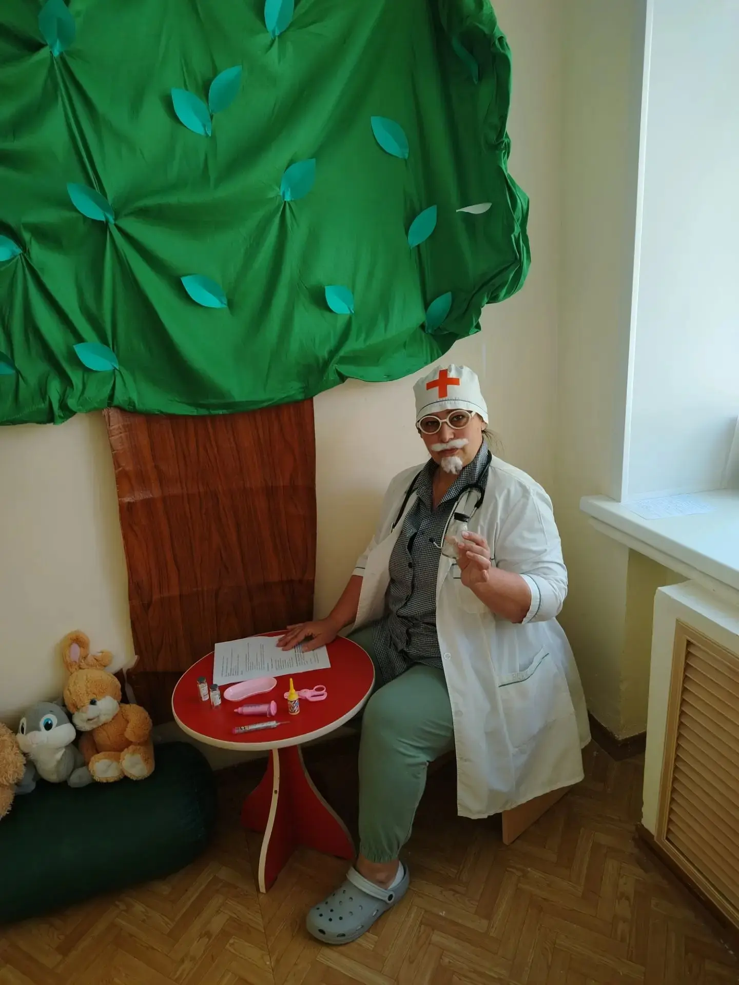 В нашем детском саду прошли весёлые старты «В гостях у Айболита»! 
Дети с азартом помогали доброму д