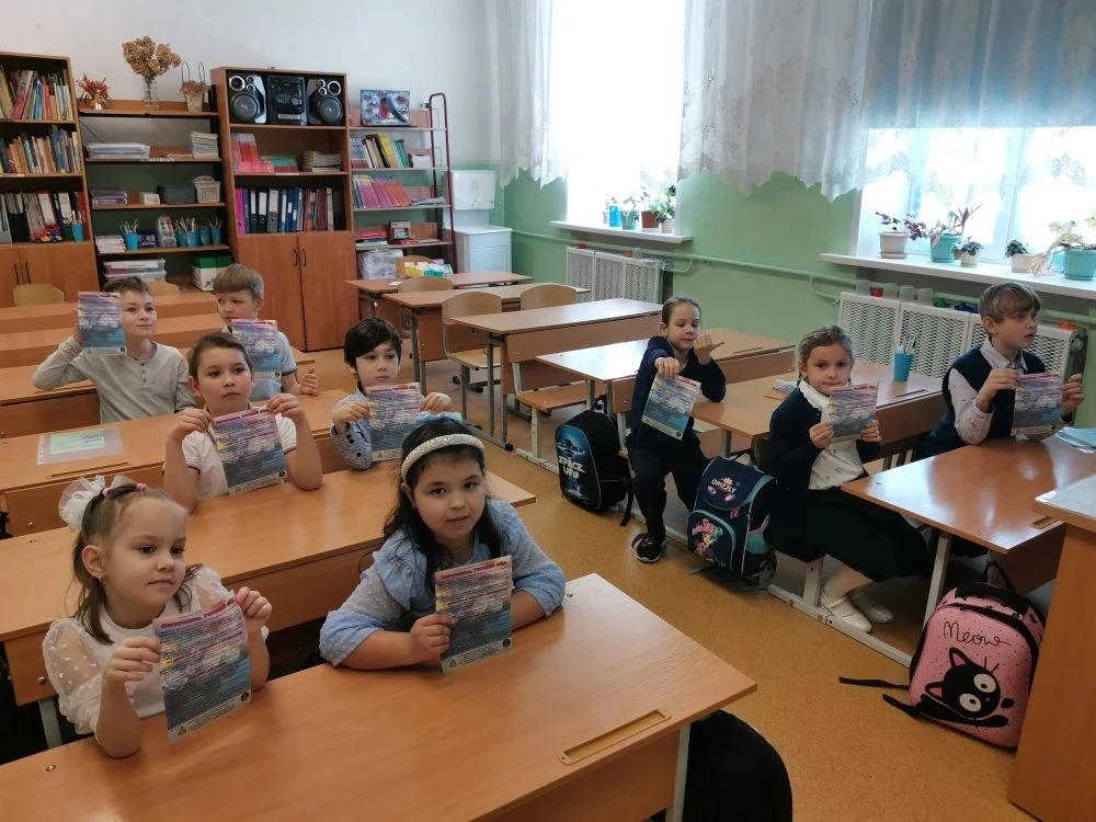 🚨 Безопасность превыше всего: сотрудники МЧС провели встречу с учениками корпуса «Петровское»  19 ма