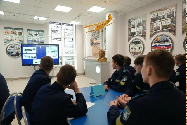 🇷🇺Кадеты Чувашского корпуса приняли участие в историческом КВИЗе «Герои неба»   В преддверии Дня Вел