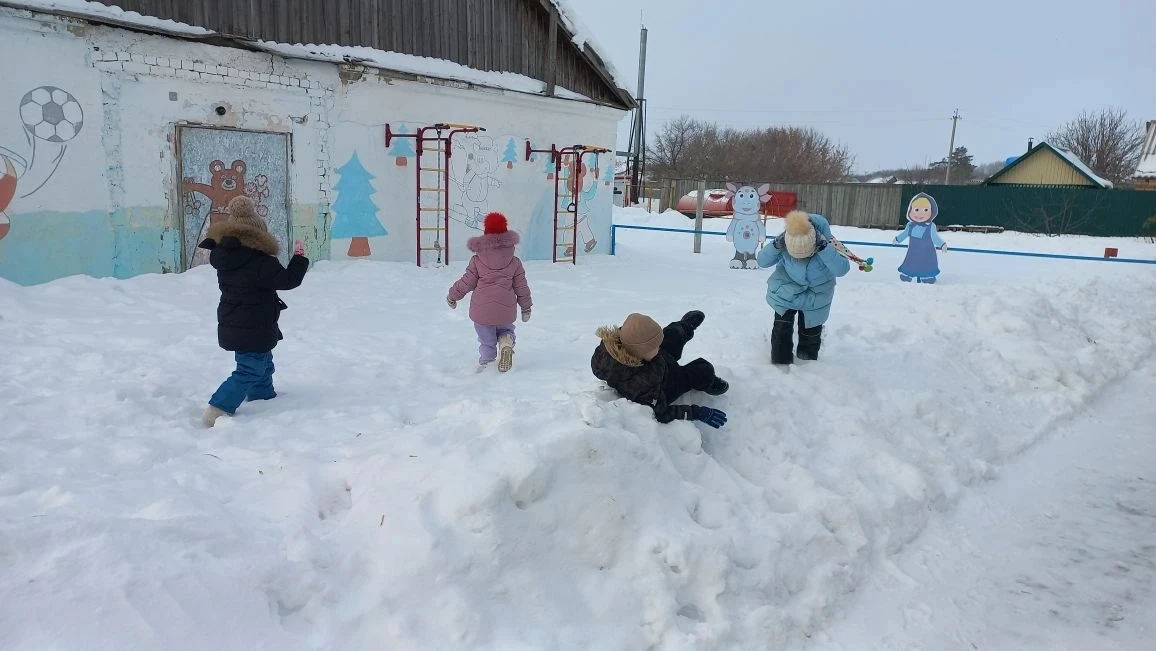 ❄️️МЫ ЗИМОЙ НЕ СКУЧАЕМ, ДРУЖНО ВЕСЕЛО ИГРАЕМ!!☃️