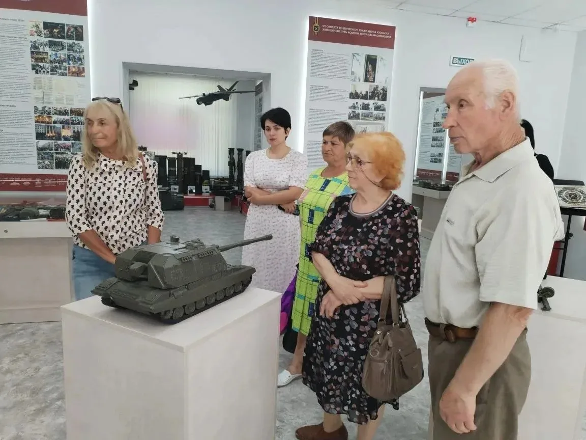 ✅Сегодня для семей наших героев была организована экскурсия в комнату Боевой Славы 120-й Гвардейской