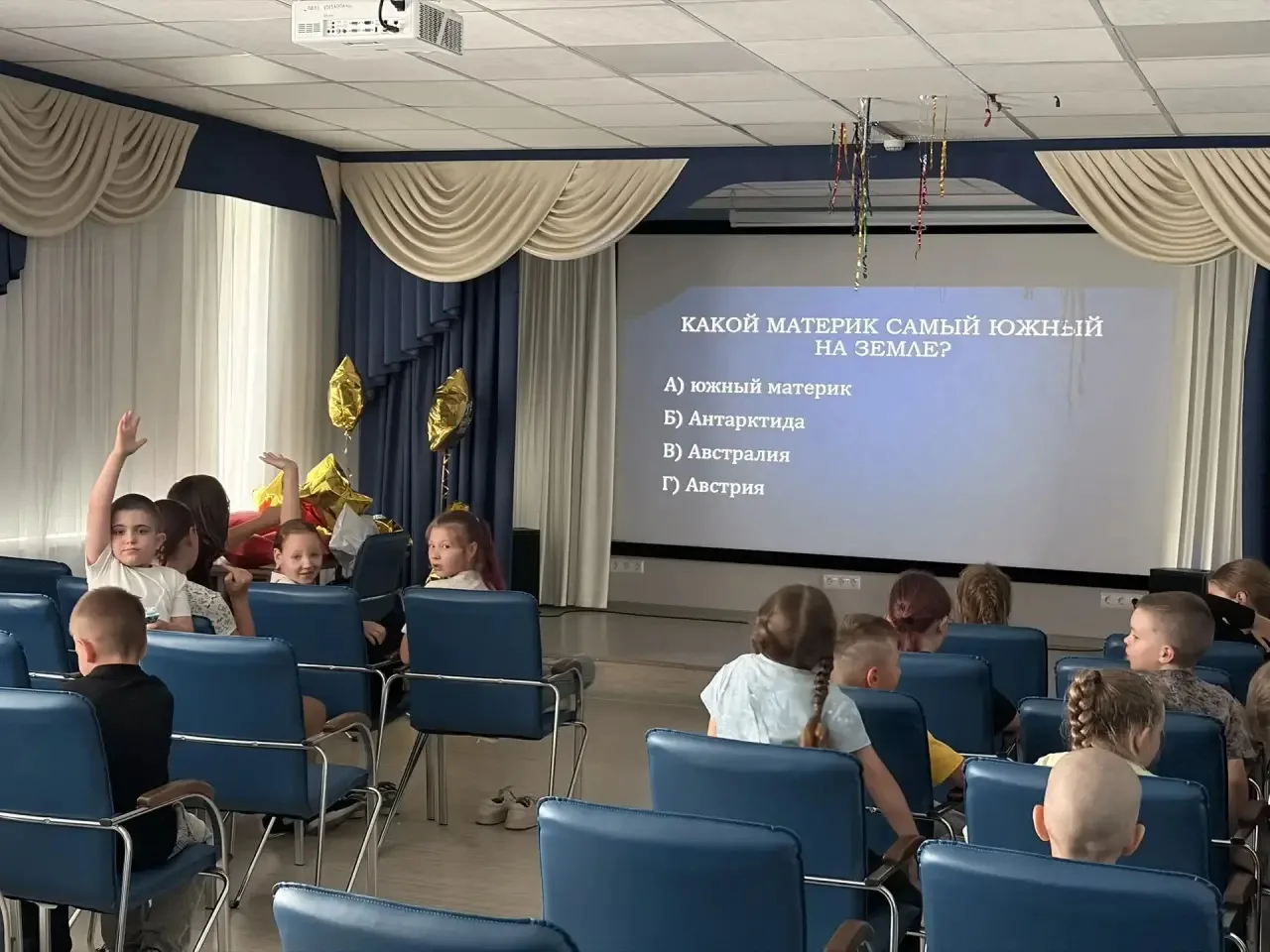 🎓 Интеллектуальная битва: Что? Где? Когда? в нашем лагере!

Наш школьный лагерь превратился в насто