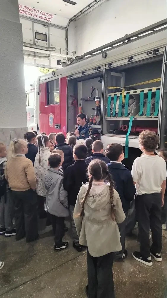 🔥 Незабываемая экскурсия в пожарную часть! 🚒  📆Сегодня ученики 1 «Г» класса побывали в гостях у наст