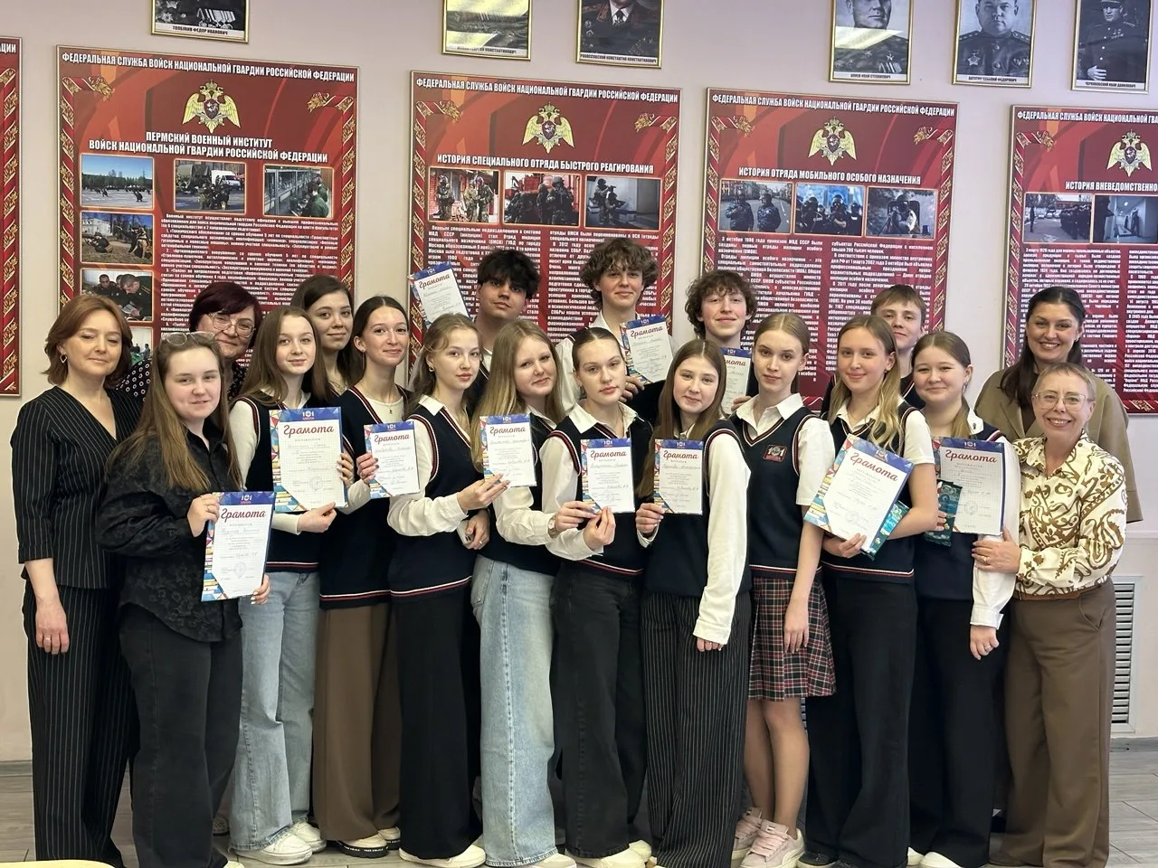 Создаём, изобретаем, исследуем! 📚🔬 Традиционная муниципальная научно-практическая конференция "Шаги 