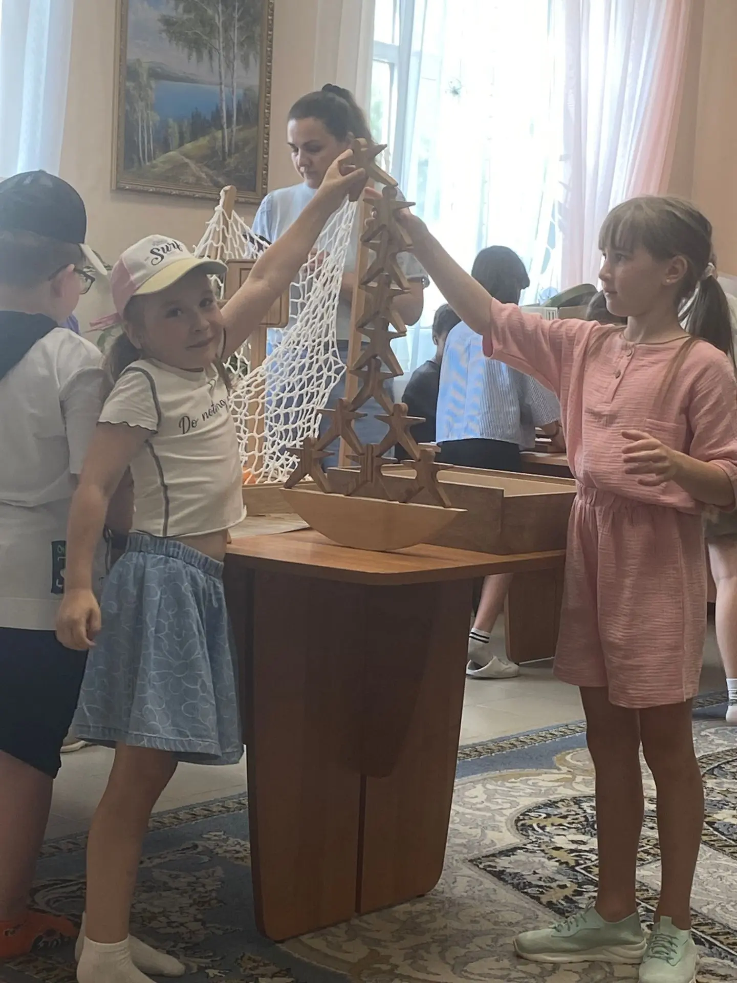 День 18: «Смена Первых» — день добрых дел и сказочных открытий!

Сегодняшний день в нашем пришкольно