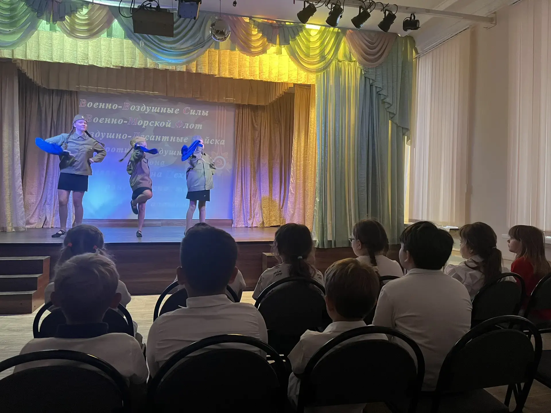 Сегодня воспитанники нашего лагеря побывали на мероприятии «Помним и чтим», посвящённом Дню памяти и