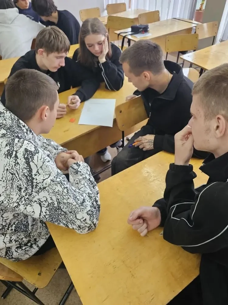 🎓Студенты групп 115.1 СВ и 115.2 СВ участвовали в викторине, посвященной Дню русского языка. 

Ребя