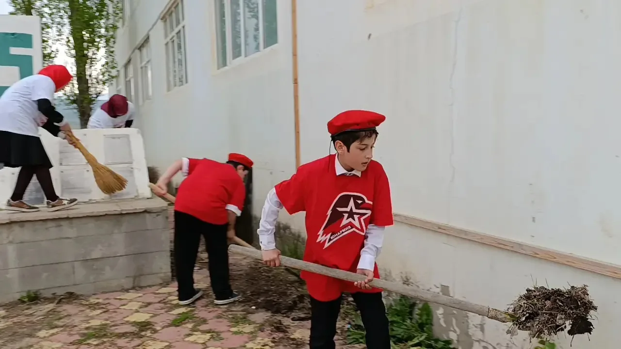 Чистота начинается с нас! 🌱 Сегодня наш Чиркейский образовательный центр стал частью большой общерес