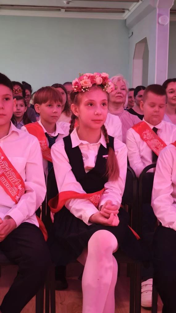 🍃 4 «А» прощается с начальной школой  Для учеников 4 «А» класса сегодня особенный день — трогательны
