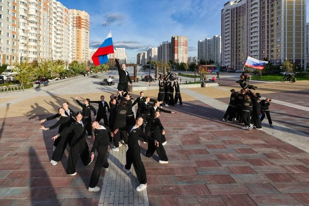 «Мой город Подольск»: юные танцоры устроили флешмоб ко Дню города