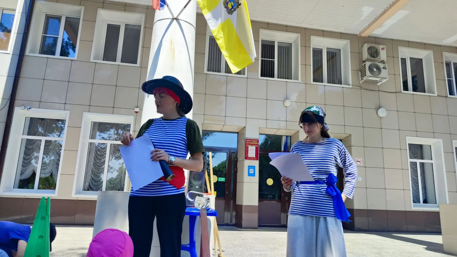 Сотрудники МКУ "КДЦ" села Правокумского устроили для ребят из пришкольного лагеря "Салют" настоящее 