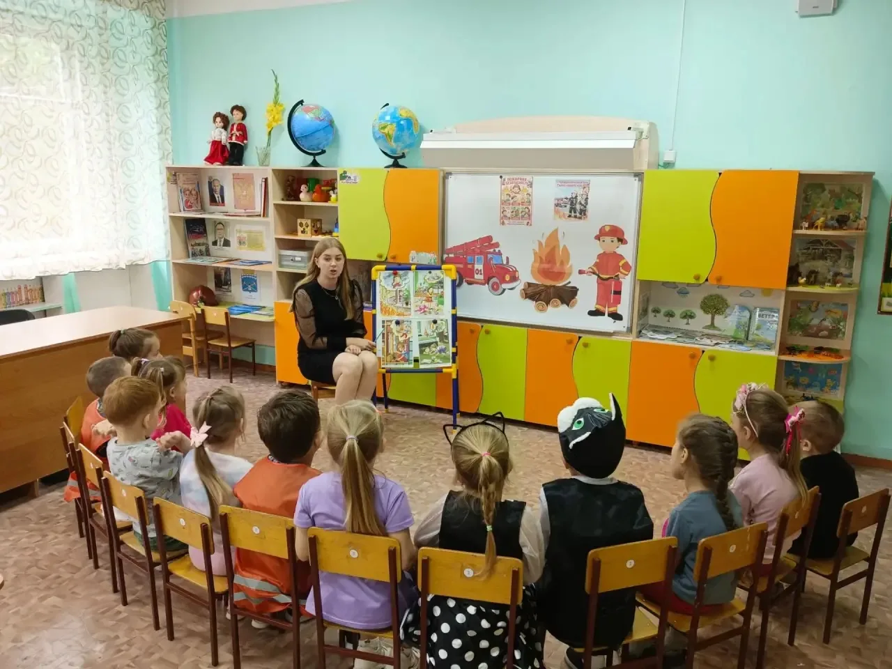 В старшей группе «Золотой ключик» прошла беседа по пожарной безопасности. В игровой фор...